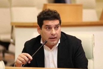 beqa-daviTuliani-amerikuli-lobisturi-kompaniis-daqiraveba-televizias-raSi-sWirdeba-Tu-ara-misi-mepatronis-interesebis-gatareba