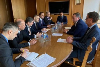 latviis-respublikis-parlamentTan-megobrobis-jgufis-xelmZRvaneli-beqa-odiSaria-da-jgufis-wevrebi-latviis-soflis-meurneobis-ministrs-didzis-Smidts-Sexvdnen