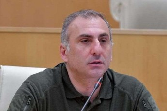 aleko-elisaSvili-axla-rom-raime-bloki-SevqmnaT-da-gaverTiandeT-ra-vqnaT-xeli-CavkidoT-da-xorumi-vicekvoT-Tu-zilina-ratom-unda-SevikriboT-magaliTad-lelos-garSemo