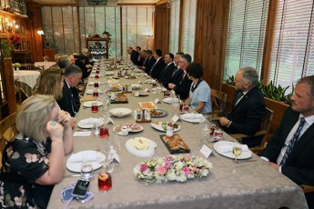 premier-ministrma-irakli-RaribaSvilma-evrokavSiris-wevri-qveynebis-elCebs-vaxSamze-umaspinZla