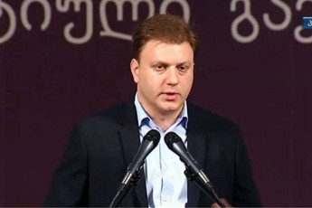 vato-SaqariSvili-borjomSi-dapirispirebaze-aq-aris-aRelvebuli-sazogadoeba-adgilobrivi-mosaxleoba-romlebsac-ar-surT-rom-zura-girCi-jafariZe-damRupveli-liberaluri-ukuRmarTi-ideologiiT-axalgazrdebs-wamlavdes