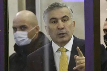 mixeil-saakaSvili-sasamarTlo-gadades-gaurkveveli-vadiT---me-var-putinis-da-misi-adgilobrivi-marionetebis-samxedro-tyve-Tumca-putinic-ki-ufro-xSirad-aCens-navalnis-vidre-eseni-me