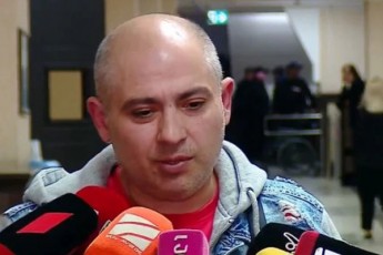 beqa-grigoriadisi-uyureT-aqciebis-enjoebis-videoebs-sadac-amboben-gamodiT-axalgazrdeboo-TviTon-mixvdebiT-bevri-myavs-Camowerili
