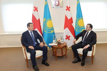premier-ministrma-irakli-RaribaSvilma-yazax-kolegasTan-pirispir-Sexvedra-gamarTa