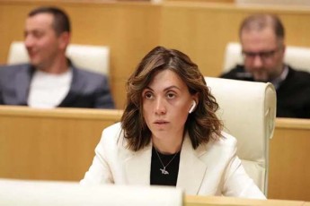 ana-wiTliZe-yvelaze-tragikuli-isaa-rom-iraklis-erTaderTi-funqciaa-Tavisi-suleluri-gancxadebebiT-irakli-kobaxiZe-gadafaros---es-imisTvis-rom-premierobis-posti-ar-dakargos