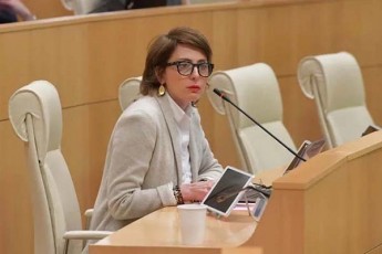 xatia-dekanoiZe-kobaxiZis-propagandiT-ebrZvian-qaris-wisqvilebs-sam-goWs-da-wiTelqudas