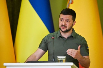 politiko-dasavleli-diplomatebis-nawili-fiqrobs-rom-zelenski-bolo-gancxadebebiT-sadac-is-nato-s-akritikebs-zedmetad-Sors-midis