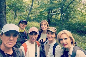 qarTuli-ocnebis-qal-politikosebTan-gadaRebuli-fotos-gamo-Teona-aqubardia-radikaluri-opoziciis-samizned-iqca