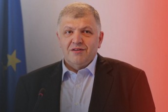 saqme-ar-aqvT-da-agoreben-tyuilebze-agebul-informacias---ras-ambobs-daviT-xidaSeli-rusTavi-2-Tan
