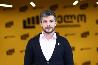 leloSi-acxadeben-rom-alternatiuli-centris-Seqmnis-mizniT-konkretul-politikur-partiebTan-sazogadoebis-saxeebTan-konsultaciebi-mimdinareobs