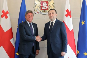 premier-ministri-irakli-RaribaSvili-samxreT-afrikis-respublikaSi-saqarTvelos-axladdaniSnul-elCs-Sexvda
