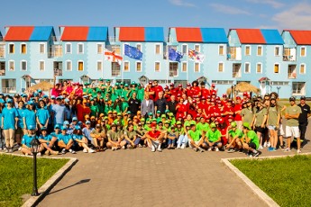 Sinagan-saqmeTa-saministros-warmomadgenlebi-kampaniis-emegobre-policias-farglebSi-anakliaSi-axalgazrdul-banakSi-Sexvedrebs-ganagrZoben