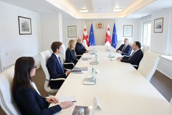 saqarTvelos-premier-ministri-irakli-RaribaSvili-Rothschild--Co-s-mmarTvel-direqtors-ariel-malard-de-rotSilds-Sexvda