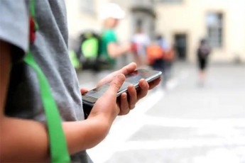 iunesko-skolebSi-smartfonebis-globaluri-akrZalvis-mowodebiT-gamodis