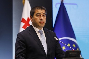 Salva-papuaSvili-rusuli-stilis-dezinformaciuli-kampaniis-erTaderTi-mizani-qarTuli-saxelmwifos-diskreditaciis-da-xelisuflebis-SantaJis-gziT-mixeil-saakaSvilis-cixidan-daxsnaa