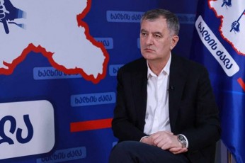 sozar-subari-imdenad-didi-iyo-zewola-qalbaton-cicino-SavaZeze-da-mis-mcirewlovan-Svilebze-rom-Tveebis-ganmavlobaSi-saxalxo-damcvelis-warmomadgenlebi-Cemi-TanamSromlebi-morigeobiT-cxovrobdnen-SavaZeebis-ojaxSi