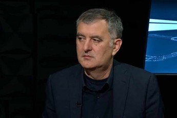 sozar-subari-nacionaluri-moZraoba-dRes-Tavidan-bolomde-dgas-Sav-fulze-romelic-mopara-qarTul-jars-kezeraSvilma-da-dRes-am-fuls-abevrebs-evropeli-pensionerebisTvis-moparuli-fuliT