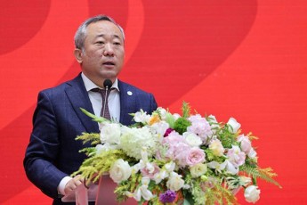 pekinis-enisa-da-kulturis-universitetis-prezidenti-didi-pativia-rom-patara-gaerod-wodebul-am-universitetSi-sartylisa-da-gzis-iniciativis-me-10-saiubileo-wels-mivesalmo-premier-ministr-irakli-RaribaSvilsa-da-mis-delegacias