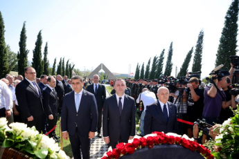 premieri-aRmasrulebeli-da-sakanonmdeblo-xelisuflebis-warmomadgenlebi-muxaTgverdis-ZmaTa-sasaflaoze---15-weli-agvistos-omidan-fotogalereavideo