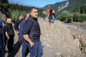Salva-papuaSvili-samwuxarod-stiqiasTan-erTad-am-dReebSi-dezinformaciisa-da-yalbi-ambebis-winaaRmdeg-brZolac-gviwevda