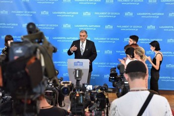 mixeil-sarjvelaZe-saakaSvils-ar-aqvs-legitimuri-mizezi-rom-Tavi-aaridos-pasuxismgeblobas-amitom-igonebs-viTom-arsebul-humanitarul-problemebs