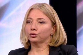 kurieris-eqskluzivi-Tea-godolaZe-ojaxur-ZaladobaSia-braldebuli
