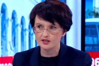 ana-arganaSvili-ana-wiTliZes-politikosi-qali-rom-xar-Seni-ojaxis-wevri-Tu-ojaxSi-moZaladea-da-ar-imCnev-Sen-qalebis-uflebebs-an-politikaSi-an-parlamentSi-rogor-daicav