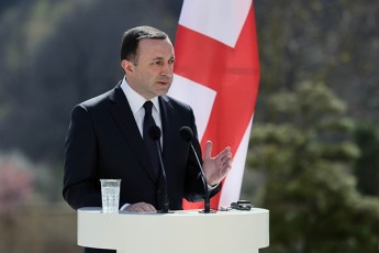 irakli-RaribaSvili-turizmidan-miRebuli-Semosavali-SarSan-45-miliardi-dolari-iyo-wels-mets-velodebiT-quTaisis-aeroportSi-mgzavrTa-nakadi-istoriul-maqsimumTan-aris-miaxloebuli-da-gadavwyviteT-rom-asafren-dasafreni-zoli-35-km-mde-davagrZeloT