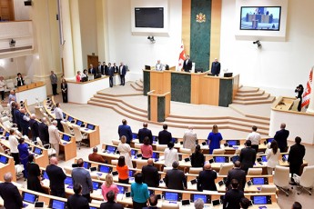 deputatebma-SovSi-daRupulebs-wuTieri-dumiliT-miages-pativi