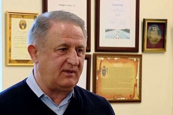 Tamaz-gaiaSvili-saakaSvilze-maCu-piqCus-aeroporti-2400-metrzea-mfrinavebma-gaafrTxiles-amdeni-adamianiT-ar-SeiZleba-avfrindeTo-magram-mainc-ar-gaiTvaliswines-da-safrTxis-winaSe-daayenes-ekipaJic-da-sakuTari-Tavic
