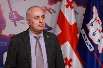 dimitri-xundaZe-usafrTxoebas-vxedavT-NATO-Si-gawevrianebaSi-da-ara-imaSi-rom-sadRac-amerikuli-SeiaraRebis-wertilebi-gavaCinoT-da-mere-davelodoT-ra-reaqcia-eqneba-amaze-ruseTs