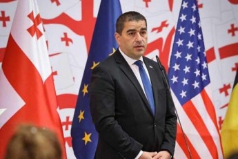 Salva-papuaSvili-Cven-Tu-ar-vcemT-pativs-Cvens-konstitucias-sxvas-es-konstitucia-makulatura-egoneba