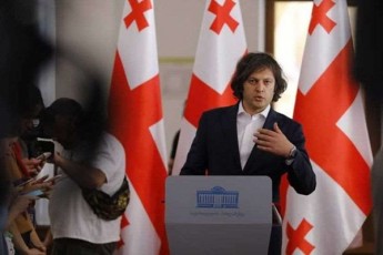 irakli-kobaxiZe-premiers-kaxa-kalaZesa-da-sxvebs-arcerTs-araferi-aqvT-dasamali-radgan-arc-erTi-TeTri-biujetis-fuli-ar-dauxarjavT-im-frenebze-romelic-ganxorcielda-saakaSvilisgan-gansxvavebiT