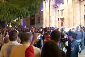 erevanSi-saprotesto-gamosvlebi-ar-wydeba---RamiT-adgili-hqonda-samarTaldamcvelebsa-da-momitingeebs-Soris-Setakebebs