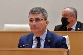 mamuka-mdinaraZe-vinme-rom-iq-SovSi-Casuliyoo-kargad-garujulma-vaSaZem-ganacxada-romelsac-fexi-ar-Caudgams-Tina-bokuCavam---viyaviT-magram-kamerebis-gareSeo-paradoqsebis-qveyanad-vCebiT-rasac-opozicia-kadrulobs