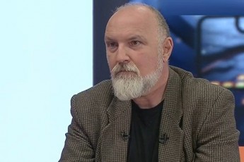 daviT-qarTveliSvili-premier-ministr-RaribaSvilis-guSindeli-gamosvla-iyo-iseTi-lideris-mimarTva-msofliosadmi-romelmac-sakuTar-qveyanaSi-mSvidoba-SeinarCuna-amitom-ar-dadis-kabinet-kabinet-gaSlili-xeliT-da-arafers-iTxovs