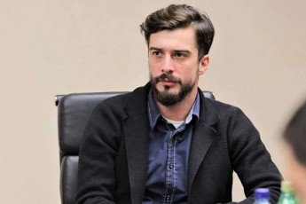 konstantine-zarnaZe-partiebis-mxridan-gldanSi-momxdari-faqtis-Cemze-mokereba-es-politikuri-dRis-wesrigis-nawilia-Cven-kategoriulad-vemijnebiT-Zaladobasa-da-agresiul-damokidebulebas