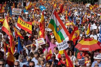 madridSi-katalonieli-separatistebis-amnistia-aTobiT-aTasma-adamianma-gaaprotesta