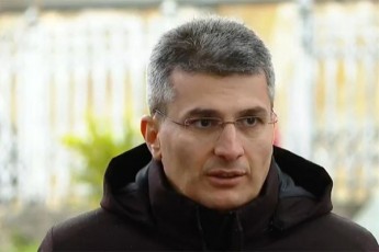 mamuka-mdinaraZe-radikalur-opozicias-Tqven-gmirobad-da-mSvidobad-migaCniaT-rom-jer-provokaciebze-wamoegoT-da-mere-sakuTar-jariskacebs-omis-dawyeba-daabraloT