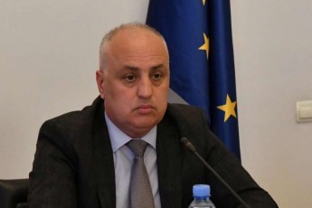 dimitri-xundaZe-samwuxaroa-rom-prezidenti-kerZo-vizitebs-axorcielebs-es-aris-konstituciis-darRveva