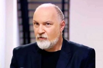 daviT-qarTveliSvili-maia-kopaleiSvilze-am-ucxo-enaze-Tsu-s-profesori-da-sakonstitucio-sasamarTls-yofili-mosamarTl-gesaubreba
