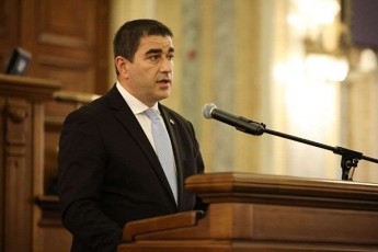Salva-papuaSvili-Teona-aqubardias-Tqven-Tu-koncefcia-iseTive-sizustiT-gesmiT-rogorc-Cemi-sityvebi-ver-yofila-saqme-kargad---qarTul-amerikuli-urTierToba-sad-vTqvi-saerTod