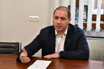 givi-miqanaZe-cxadze-cxadia-rom-prezidentis-mxridan-gadaidga-konkretuli-nabijebi-romlebic-konstituciasTan-pirdapir-winaaRmdegobaSi-modis