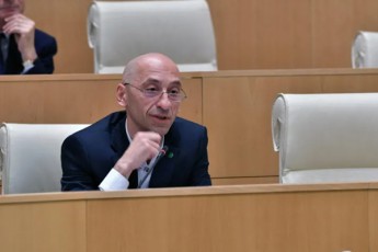 vaxtang-megreliSvili-batono-givi-Tqven-konkretulad-visi-geSiniaT-an-unda-geSinodeT-konkretuli-jgufis-an-sakuTari-Tavis