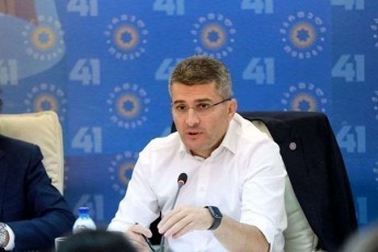 mamuka-mdinaraZe-prezidentma-calsaxad-daarRvia-konstitucia-da-imis-nacvlad-rom-samarTlebrivi-argumenti-moitanon-Cven-vxedavT-politikur-da-Tanac-araseriozul-gancxadebebs