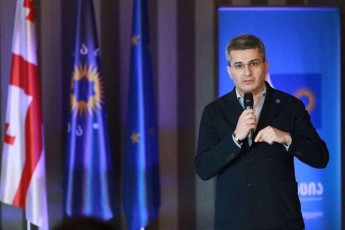 mamuka-mdinaraZe-rac-ar-unda-Secdomebi-gvqondes-da-idealuri-xelisufleba-ar-arsebobs-veravin-dagvabralebs-rom-raime-niSniT-SeiZleba-hgavdes-qarTuli-ocneba-wina-xelisuflebas