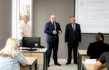 Sinagan-saqmeTa-ministris-moadgile-Sss-s-akademiaSi-mimdinare-swavlebis-process-daeswro-da-ganaxlebuli-infrastruqtura-daaTvaliera