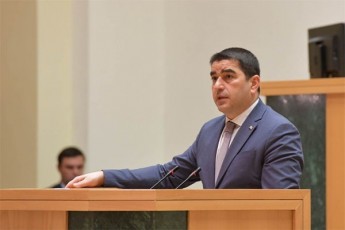 Salva-papuaSvili-daviT-usufaSvils-rogorc-parlamentis-yofil-Tavmjdomares-madlobas-gixdiT-am-solidarobisTvis-zustad-es-igulisxmeba-am-regulaciaSi