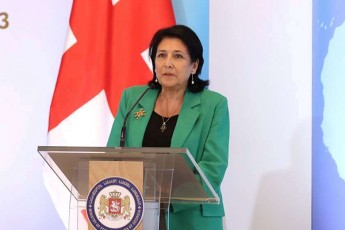 samoqalaqo-moZraobebis-warmomadgenlebi-salome-zurabiSvils-Ria-weriliT-mimarTaven