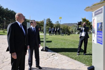 irakli-RaribaSvilma-da-ilham-alievma-heidar-alievis-100-wlis-iubilisadmi-miZRvnili-fotogamofena-daaTvalieres